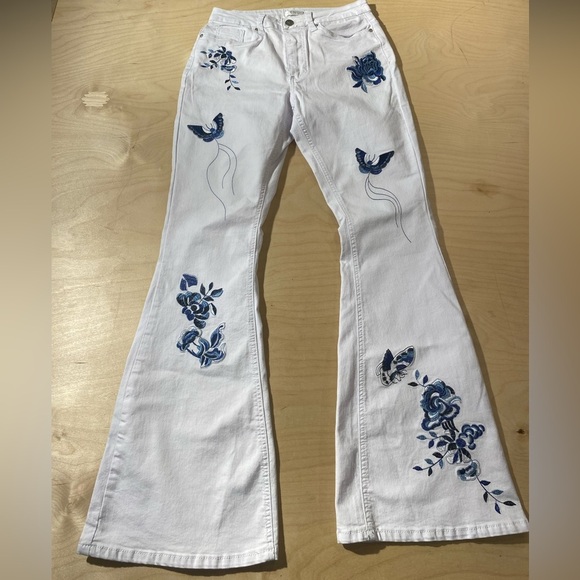 VENUS White Flare Jeans with Blue Embroidery 8 (MV) - Picture 5 of 11